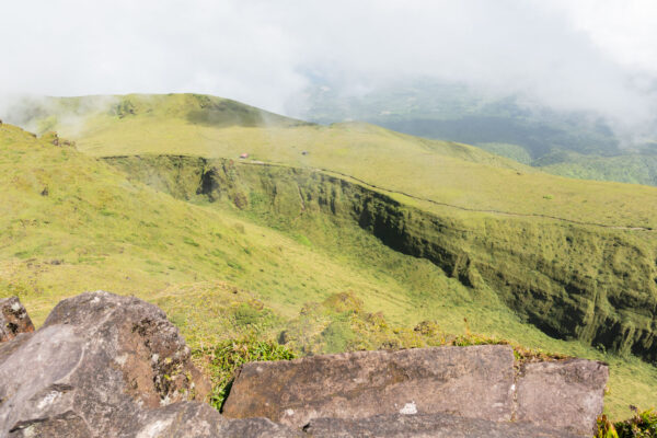 Vue depuis le Chinois, sommet de la montagne Pelée en Martinique