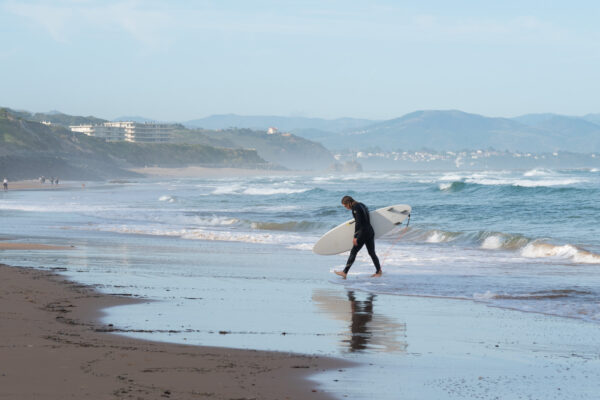 Faire du surf au Pays basque