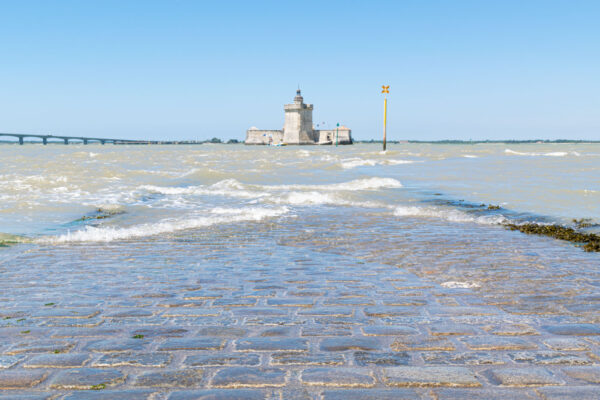 Passage vers le fort Louvois à marée basse