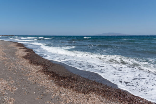 Plage de Baxedes à Santorin