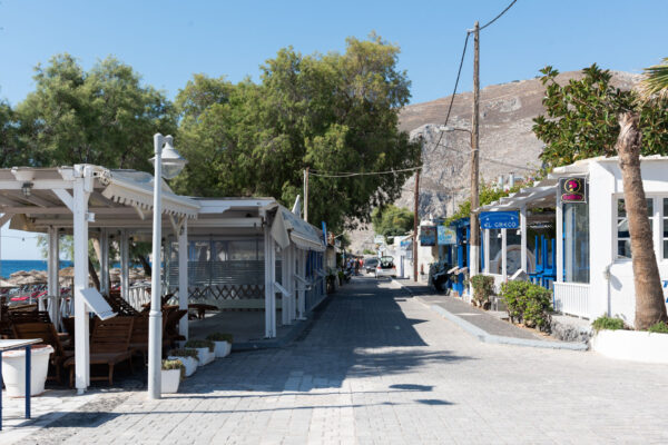 Restaurants sur le front de mer à Kamari