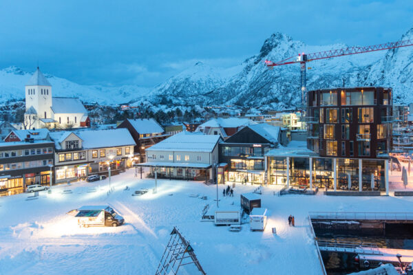 Eglise de Svolvaer et le centre-ville