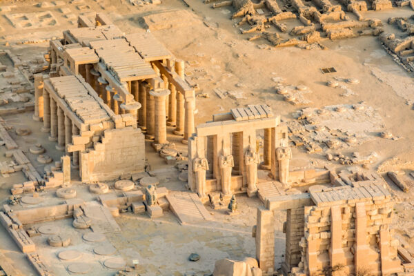 Temple Ramesseum depuis une montgolfière