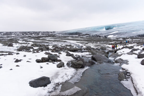 Marche vers la grotte de glace de Jökulsárlón