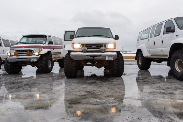 Transfert en Super Jeep vers la grotte de glace