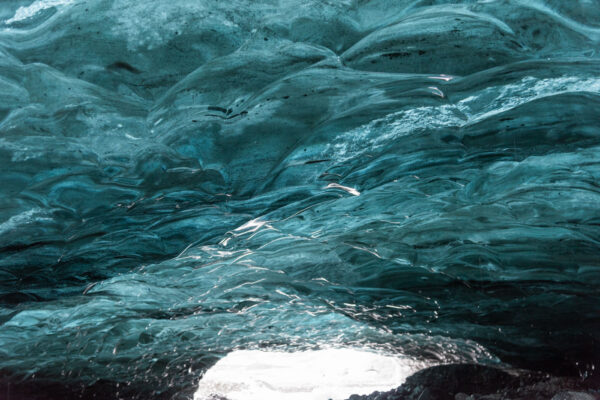 Visiter une grotte de glace en Islande