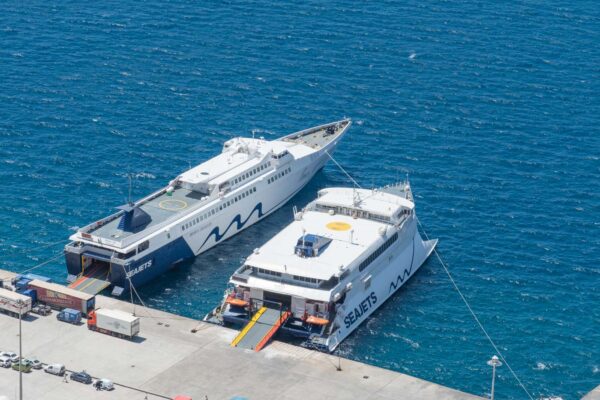 Aller à Fira sur l'île de Santorin