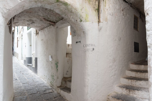 Chemin menant au cimetière