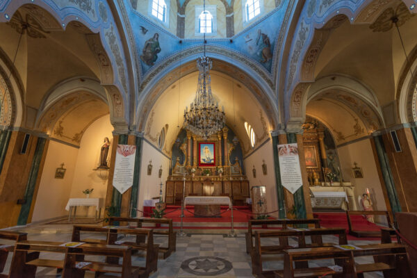 Intérieur de la cathédrale catholique de Fira