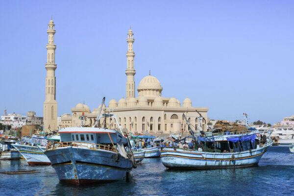 Mosquée Al Mina à Hurghada sur les rives de la mer rouge