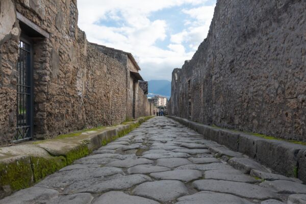 Rue dans la ville antique de Pompéi