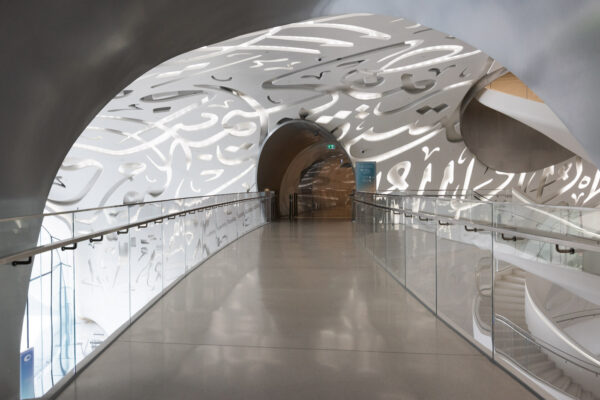 Couloir d'accès au musée du futur à Dubaï