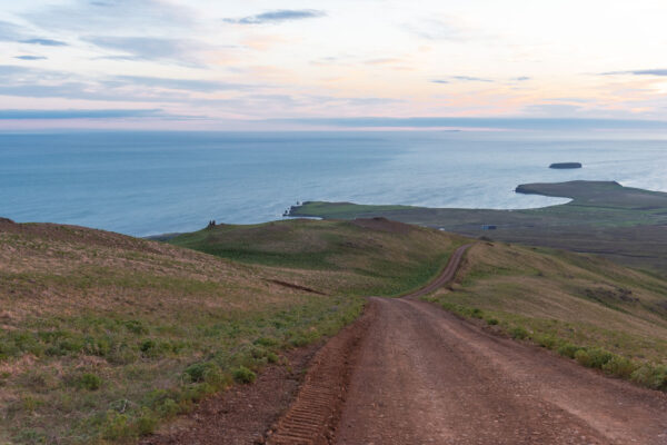 Route vers le sommet de la montagne